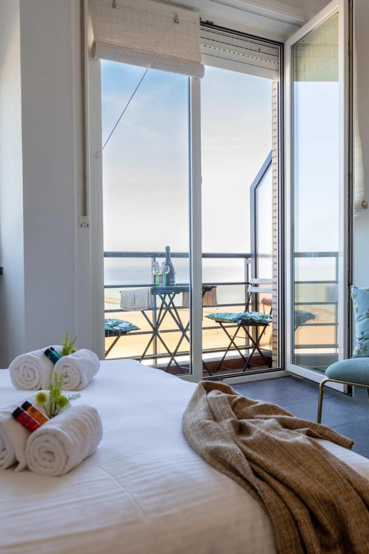 Huswell - Beautiful Spacious Studio With Frontal Sea View 크노케-하이스트 외부 사진